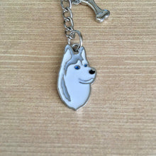 Load image into Gallery viewer, Siberian Husky head enamel charm key ring
